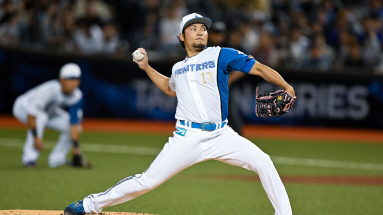 TAIPEI, TAIWAN - MARCH 02: Hiromi Itoh #17 of Hokkaido Nippon-Ham Fighters pitches in the first inning during the exhibition game between Hokkaido Nippon-Ham Fighters and CTBC Brothers at Taipei Dome on March 02, 2025 in Taipei, Taiwan. (Photo by Gene Wang/Getty Images)
