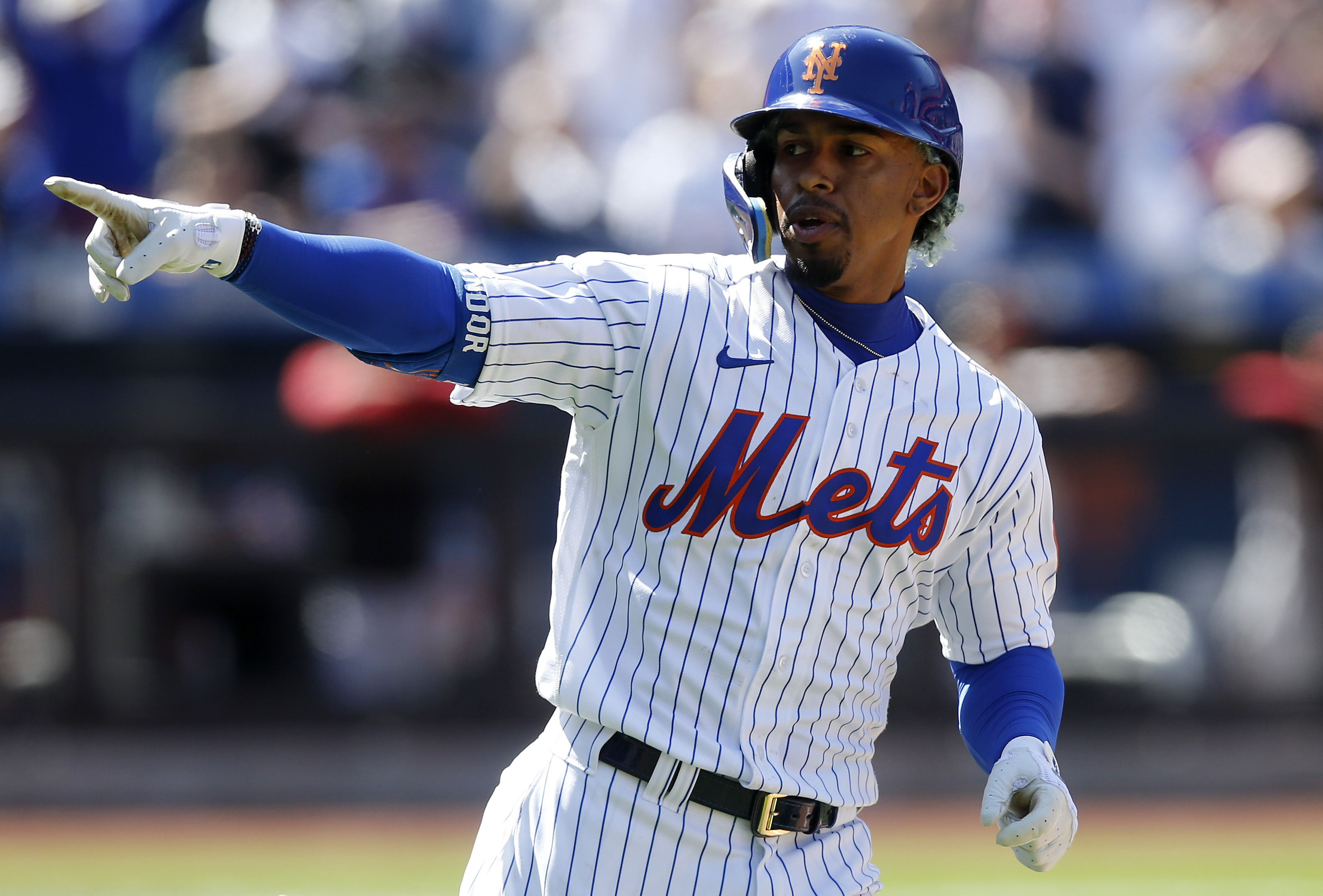 Francisco Lindor of the New York Mets looks on during the game News  Photo - Getty Images