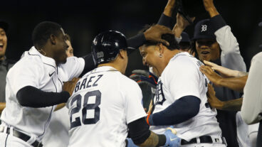 JB Highlight Reel: Miguel Cabrera Delivers Walk-Off Win in Detroit
