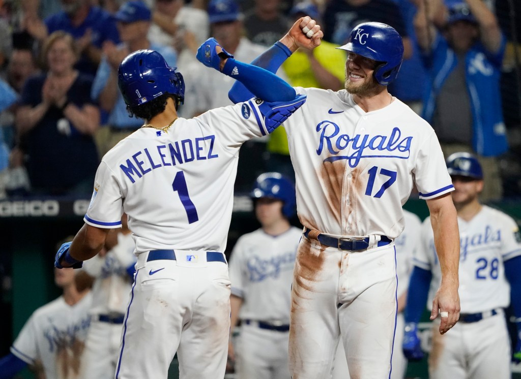 George Brett, current Royals players show off the powder blues