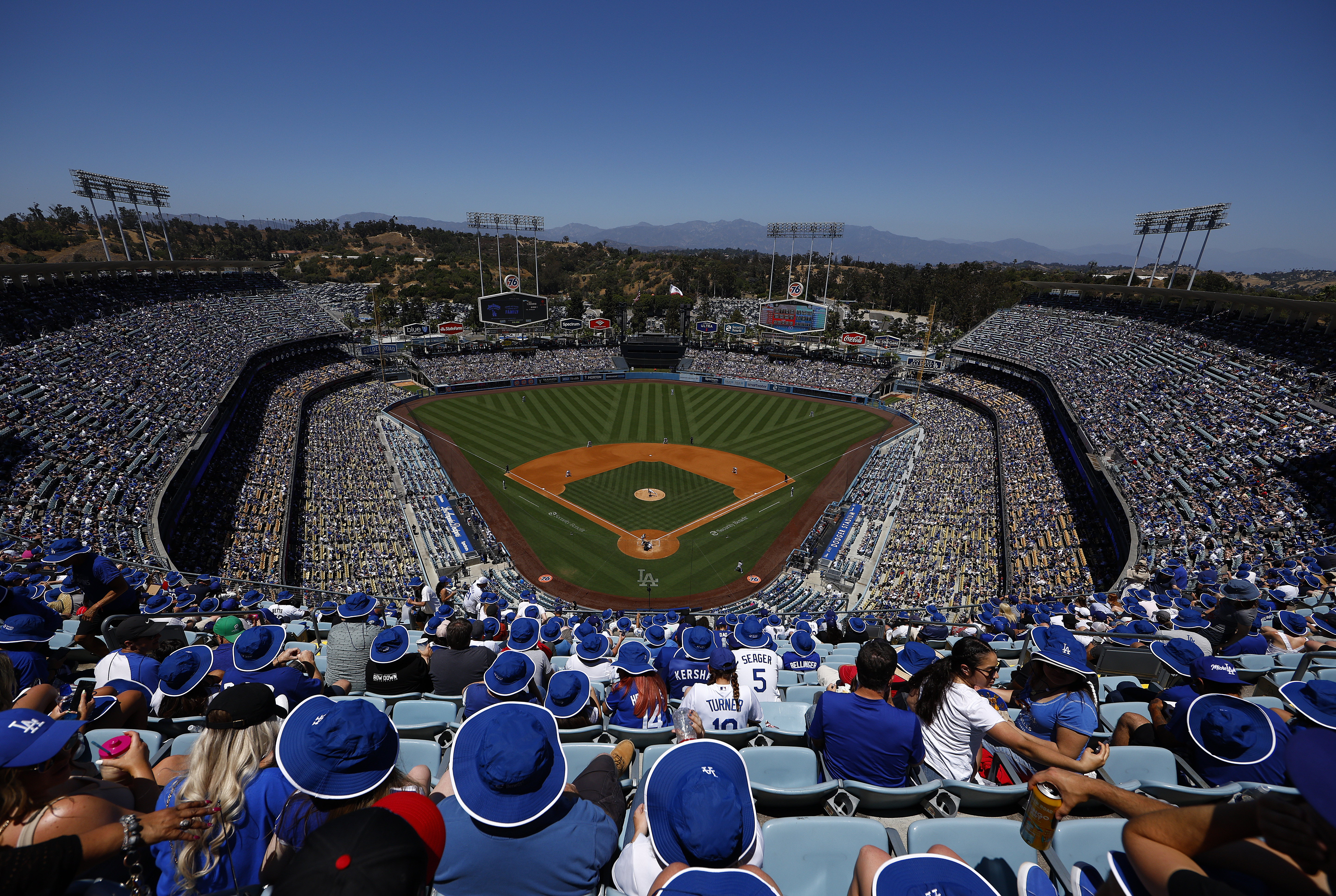 los angeles dodgers dodger stadium clear bag policy