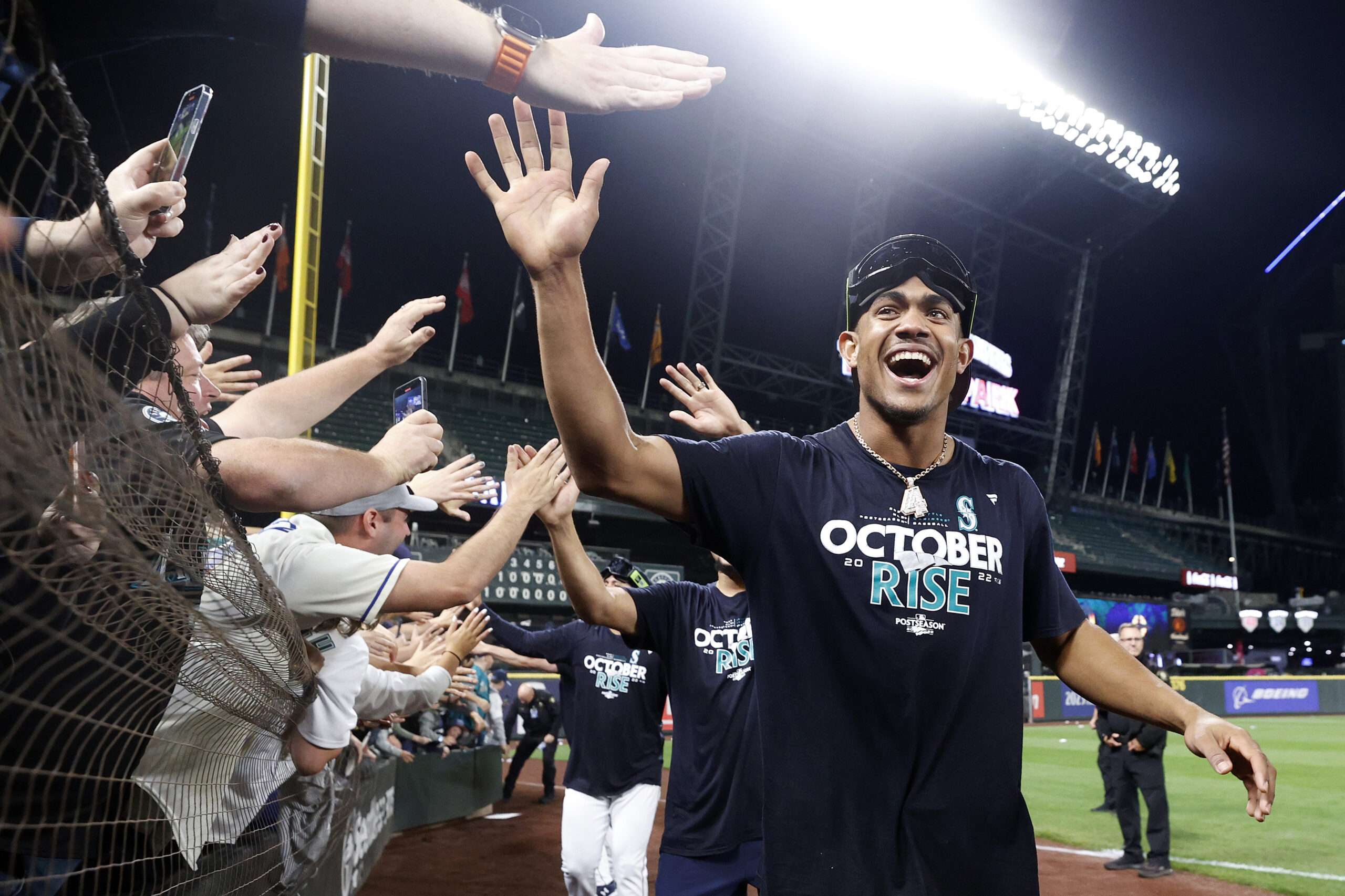 Seattle Mariners End 20-Year Playoff Drought, Clinch Wild Card Spot
