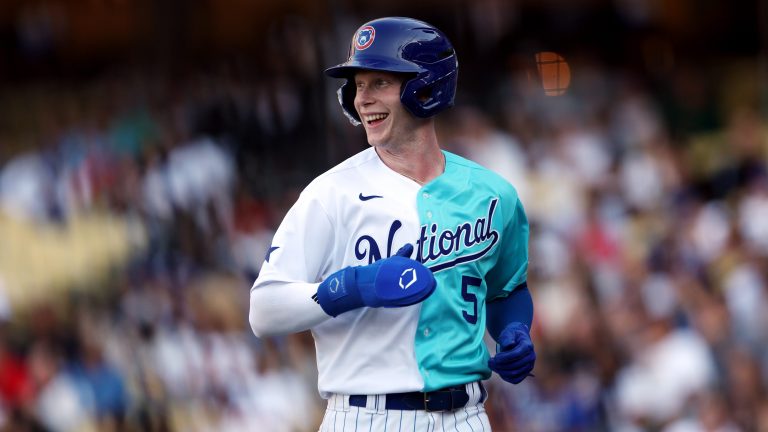 Blue Jays ride 18-hit attack on Canada Day to series win over Royals