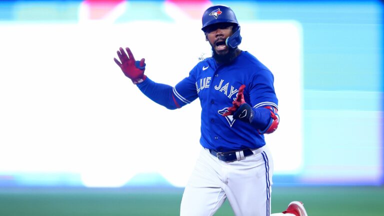 Blue Jays Trade Teoscar Hernández to the Seattle Mariners