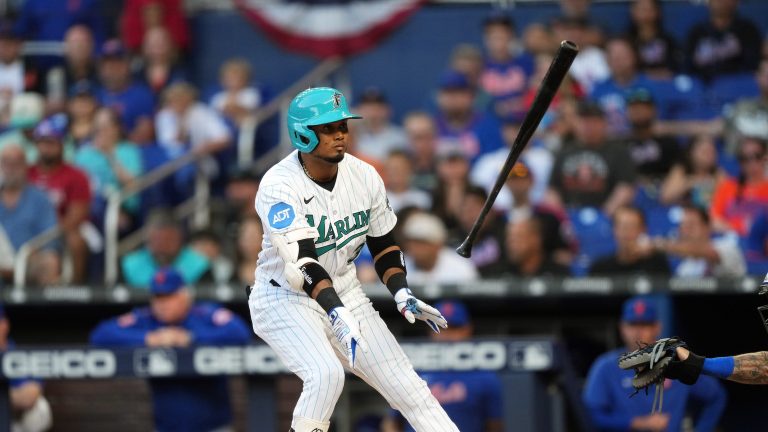 Luis Arraez of the Miami Marlins bats against the New York Mets at loanDepot Park.