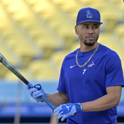 LOS ANGELES, CALIFORNIA - SEPTEMBER 21: Mookie Betts #50 of the Los Angeles Dodgers takes batting practice prior to the game against the San Francisco Giants at Dodger Stadium on September 21, 2023 in Los Angeles, California. (Photo by Jayne Kamin-Oncea/Getty Images)