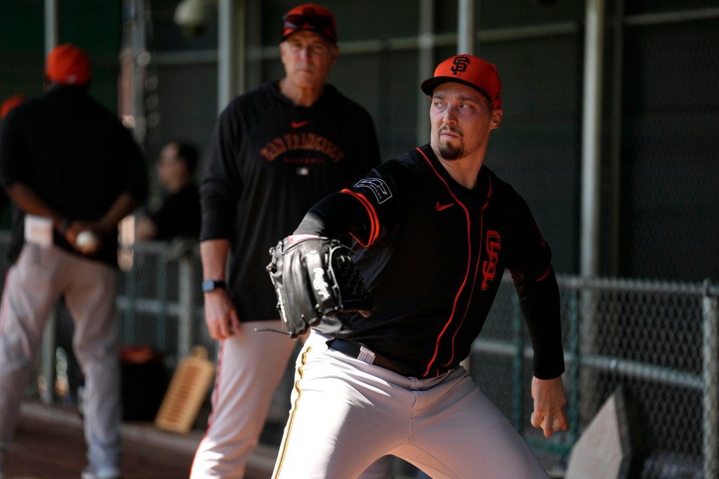 Blake Snell (7) of the San Francisco Giants throws a bullpen session at Scottsdale Stadium.