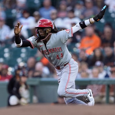 Elly De La Cruz of the Cincinnati Reds takes off from first base attempting to steal second against the San Francisco Giants in the top of the first inning at Oracle Park.
