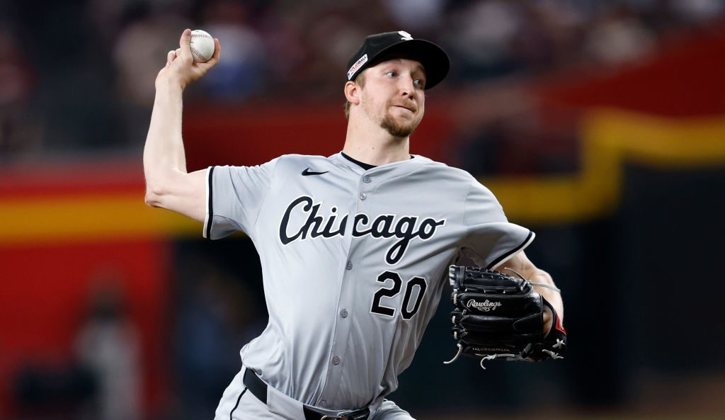 Starter Erick Fedde of the Chicago White Sox pitches against the Arizona Diamondbacks during the first inning at Chase Field.