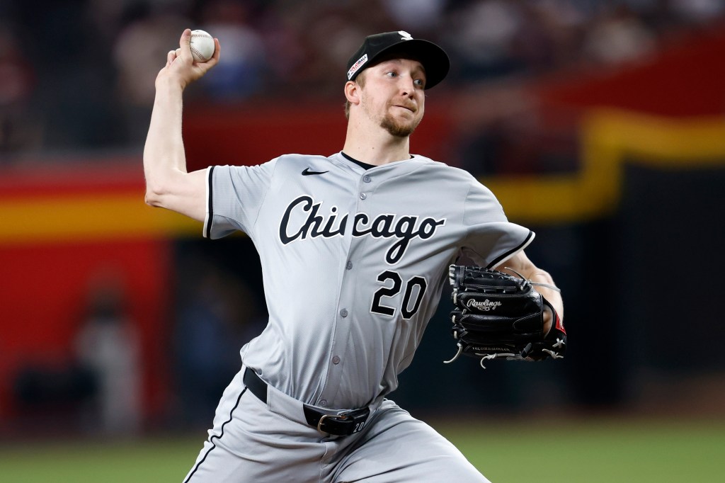 Starter Erick Fedde of the Chicago White Sox pitches against the Arizona Diamondbacks during the first inning at Chase Field.