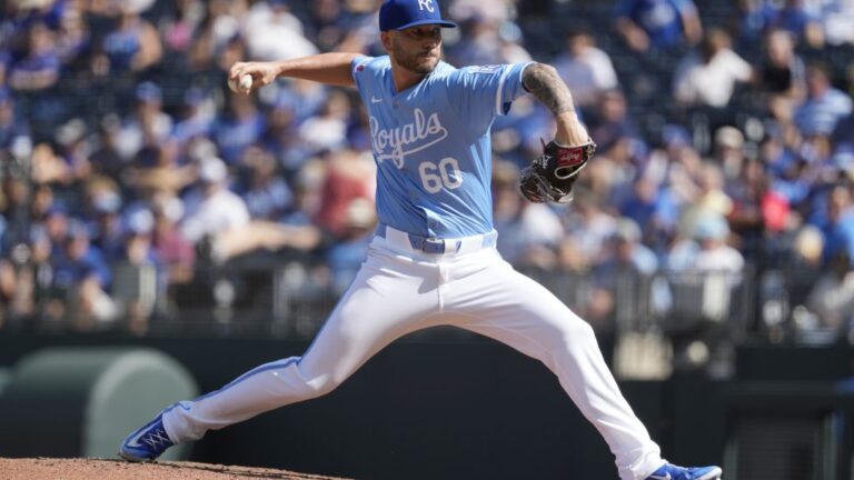Lucas Erceg of the Kansas City Royals throws in the ninth inning against the Minnesota Twins at Kauffman Stadium.