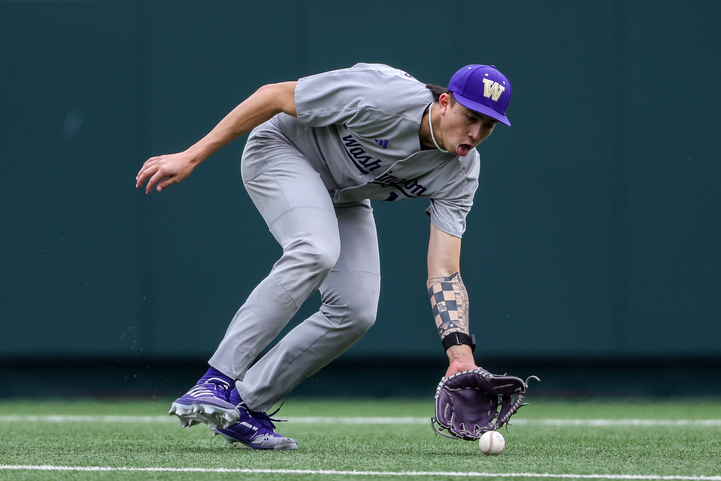 Washington infielder Aiva Arquette fields a ground ball during the college baseball game between Texas Longhorns and Washington Huskies.
