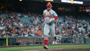 SAN FRANCISCO, CALIFORNIA - SEPTEMBER 23: Brendan Donovan #33 of the St. Louis Cardinals runs home to score against the San Francisco Giants in the first inning at Oracle Park on September 23, 2025 in San Francisco, California. (Photo by Ezra Shaw/Getty Images)