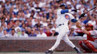 Sammy Sosa makes long-awaited return at Cubs Convention
