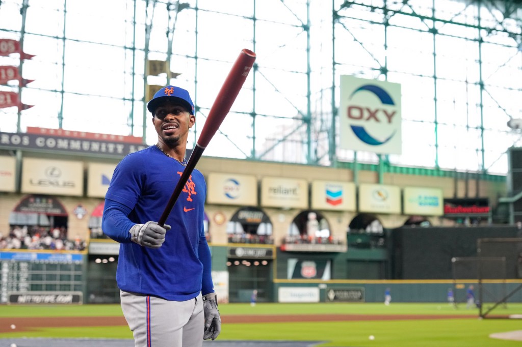 HOUSTON, TX - MARCH 27: Francisco Lindor #12 of the New York Mets prepares to take batting practice prior to the game between the New York Mets and the Houston Astros at Daikin Park on Thursday, March 27, 2025 in Houston, Texas. (Photo by Kevin M. Cox/MLB Photos via Getty Images)