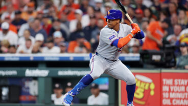 HOUSTON, TEXAS - MARCH 27: Juan Soto #22 of the New York Mets bats against the Houston Astros during the first inning on Opening Day at Daikin Park on March 27, 2025 in Houston, Texas. (Photo by Tim Warner/Getty Images)