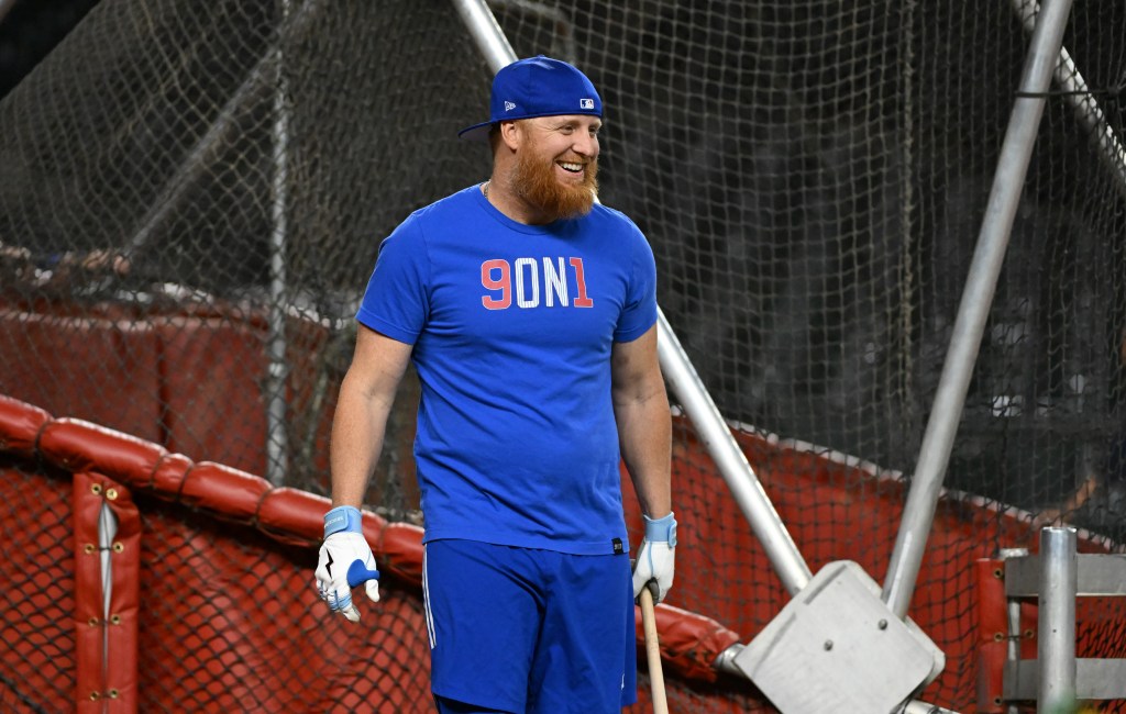 PHOENIX, ARIZONA - MARCH 28: Justin Turner #3 of the Chicago Cubs takes batting practice prior to a game against the Arizona Diamondbacks at Chase Field on March 28, 2025 in Phoenix, Arizona. (Photo by Norm Hall/Getty Images)