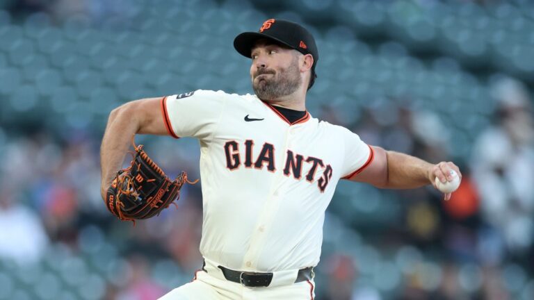SAN FRANCISCO, CALIFORNIA - MAY 19: Robbie Ray #38 of the San Francisco Giants pitches against the Kansas City Royals in the first inning at Oracle Park on May 19, 2025 in San Francisco, California. (Photo by Ezra Shaw/Getty Images)