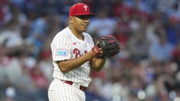 PHILADELPHIA, PENNSYLVANIA - MAY 27: Ranger Suárez #55 of the Philadelphia Phillies reacts against the Atlanta Braves at Citizens Bank Park on May 27, 2025 in Philadelphia, Pennsylvania. The Phillies defeated the Braves 2-0. (Photo by Mitchell Leff/Getty Images)
