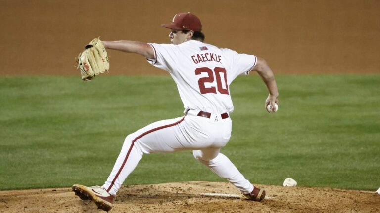 FAYETTEVILLE, AR - JUNE 01: Arkansas Razorbacks pitcher Gabe Gaeckle (20) delivers a pitch during the NCAA Division I Regional baseball game between the Creighton Blue Jays and Arkansas Razorbacks on June 1, 2025, at Baum-Walker Stadium in Fayetteville, Arkansas. (Photo by Andy Altenburger/Icon Sportswire via Getty Images)