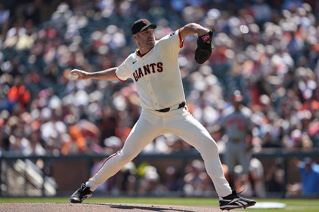 SAN FRANCISCO, CALIFORNIA - AUGUST 31: Justin Verlander #35 of the San Francisco Giants pitches against the Baltimore Orioles in the top of the first inning at Oracle Park on August 31, 2025 in San Francisco, California. (Photo by Thearon W. Henderson/Getty Images)