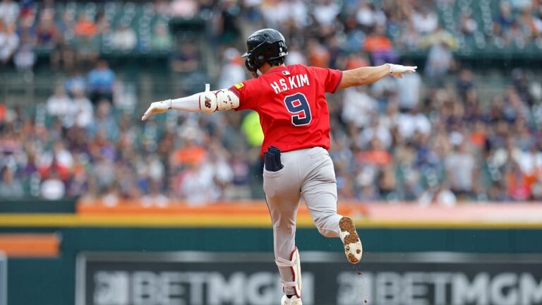 DETROIT, MI - SEPTEMBER 21: Ha-Seong Kim #9 of the Atlanta Braves rounds the bases after hitting home run against the Detroit Tigers during the fourth inning at Comerica Park on September 21, 2025 in Detroit, Michigan. (Photo by Duane Burleson/Getty Images)