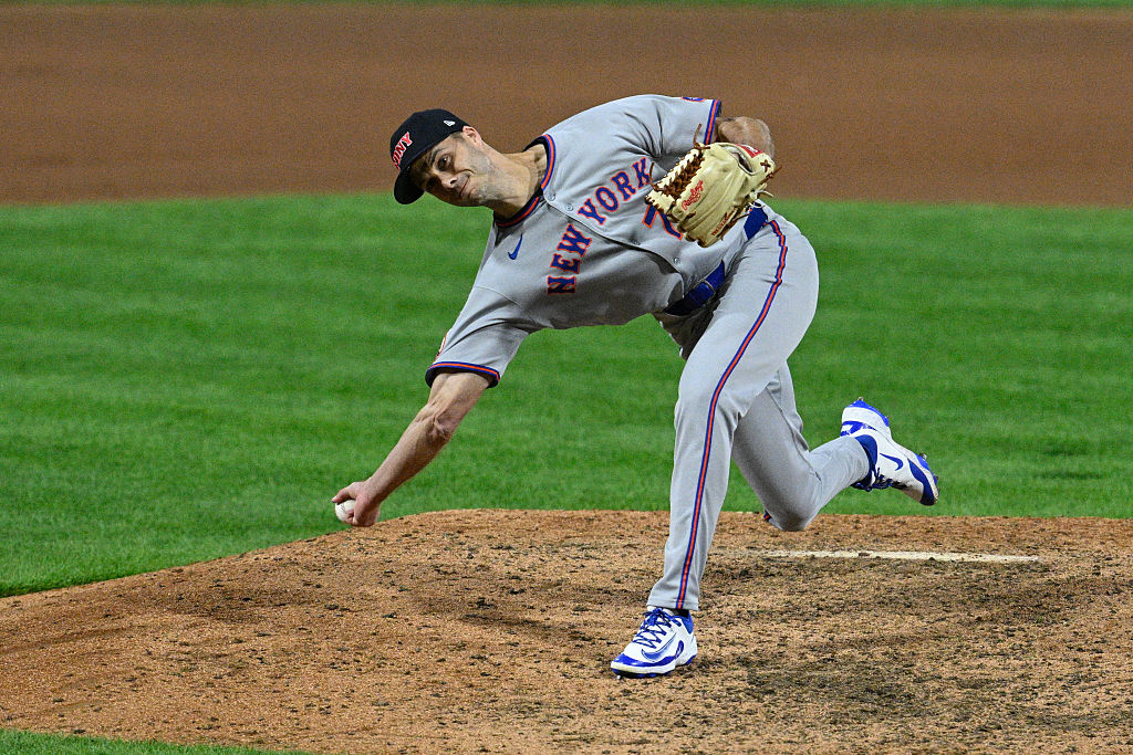 PHILADELPHIA, PA - SEPTEMBER 11: New York Mets pitcher Tyler Rogers (71) pitches the ball during the game between the New York Mets and the Philadelphia Phillies on September 11th, 2025 at Citizens Bank Park in Philadelphia, PA. (Photo by Terence Lewis/Icon Sportswire via Getty Images)