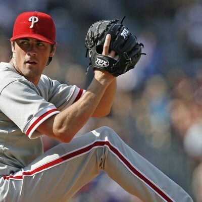 ATLANTA - AUGUST 15: Pitcher Cole Hamels #35 of the Philadelphia Phillies throws a pitch during the game against the Atlanta Braves at Turner Field on August 15, 2009 in Atlanta, Georgia. The Braves beat the Phillies 4-3. (Photo by Mike Zarrilli/Getty Images)