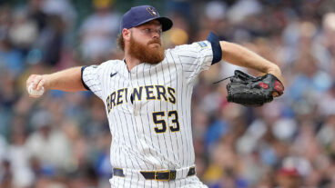 Should Brandon Woodruff Accept the Qualifying Offer?