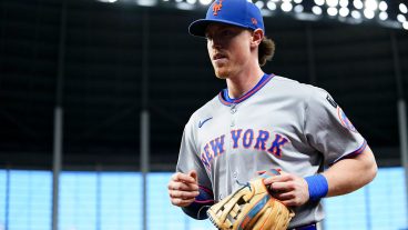 MIAMI, FL - SEPTEMBER 26: Brett Baty #7 of the New York Mets runs onto the field prior to the game between the New York Mets and the Miami Marlins at loanDepot park on Friday, September 26, 2025 in Miami, Florida. (Photo by Lucas Casel/MLB Photos via Getty Images)
