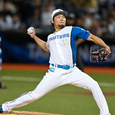 TAIPEI, TAIWAN - MARCH 02: Hiromi Itoh #17 of Hokkaido Nippon-Ham Fighters pitches in the first inning during the exhibition game between Hokkaido Nippon-Ham Fighters and CTBC Brothers at Taipei Dome on March 02, 2025 in Taipei, Taiwan. (Photo by Gene Wang/Getty Images)