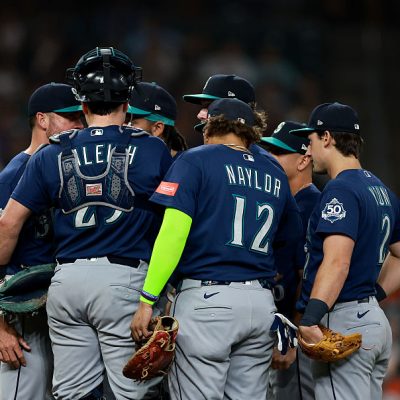 HOUSTON, TEXAS - MAY 13: Pete Woodworth #32 of the Seattle Mariners visits the mound during the fifth inning against the Houston Astros at Daikin Park on May 13, 2026 in Houston, Texas. (Photo by Kenneth Richmond/Getty Images)