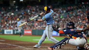 HOUSTON, TEXAS - MAY 31: Jake Bauers #9 of the Milwaukee Brewers hits a two-run home run in the fourth inning against the Houston Astros at Daikin Park on May 31, 2026 in Houston, Texas. (Photo by Tim Warner/Getty Images)