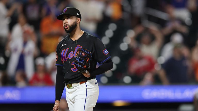 NEW YORK, NEW YORK - JUNE 12: Devin Williams #38 of the New York Mets racts during the ninth inning of the game against the Atlanta Braves at Citi Field on June 12, 2026 in New York City. (Photo by Dustin Satloff/Getty Images)