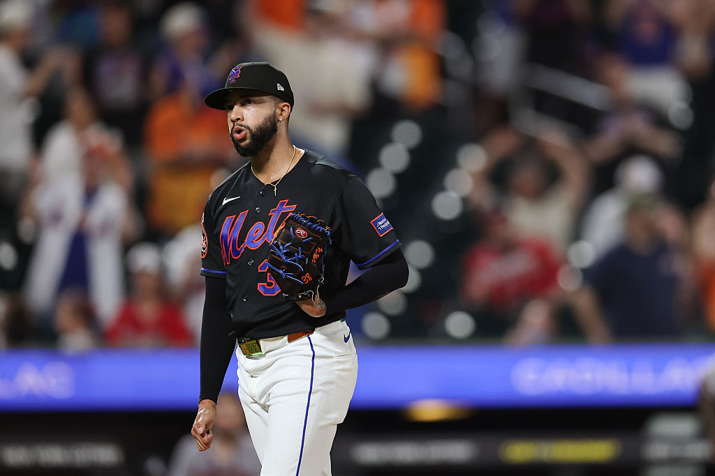 NEW YORK, NEW YORK - JUNE 12: Devin Williams #38 of the New York Mets racts during the ninth inning of the game against the Atlanta Braves at Citi Field on June 12, 2026 in New York City. (Photo by Dustin Satloff/Getty Images)