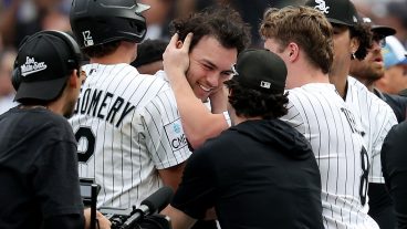 Chicago White Sox first baseman Jacob Gonzalez celebrates with his teammates after his game-winning walk-off single in the ninth inning against the Kansas City Royals at Rate Field in Chicago on Saturday, June 27, 2026. (Chris Sweda/Chicago Tribune/Tribune News Service via Getty Images)
