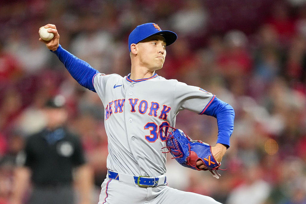 CINCINNATI, OHIO - JUNE 16: Luke Weaver #30 of the New York Mets pitches in the eighth inning against the Cincinnati Reds at Great American Ball Park on June 16, 2026 in Cincinnati, Ohio. (Photo by Dylan Buell/Getty Images)