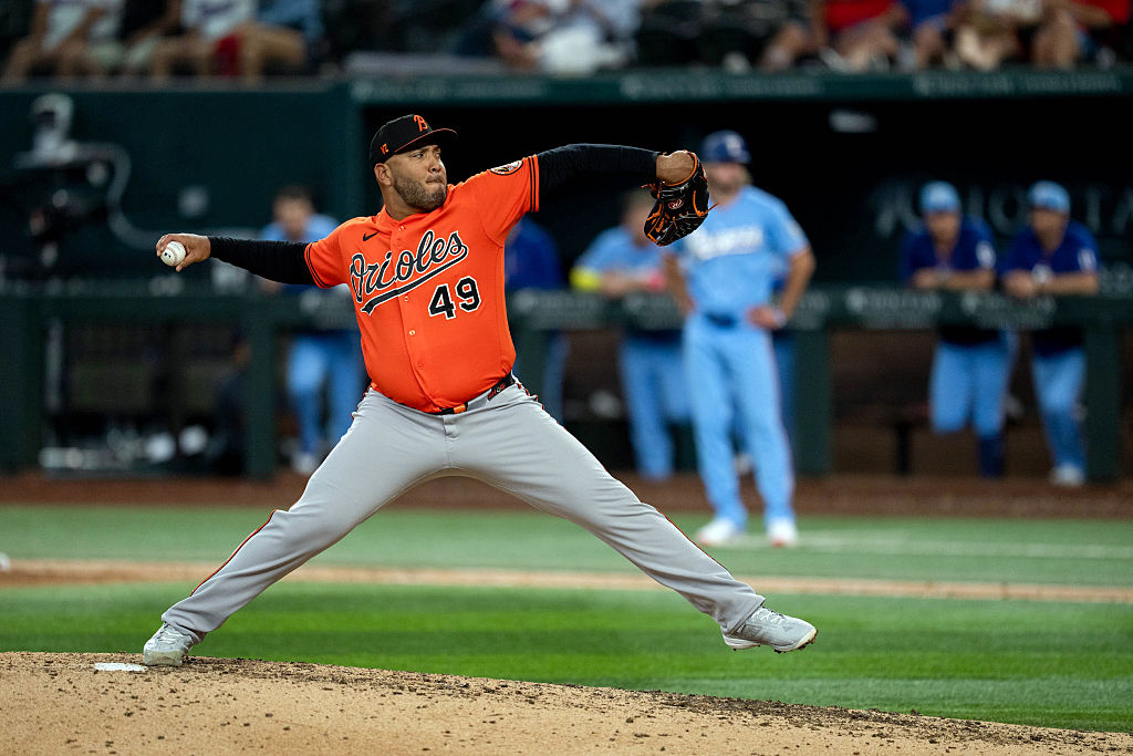Albert Suarez, the Orioles, and Big-Brain Roster Management